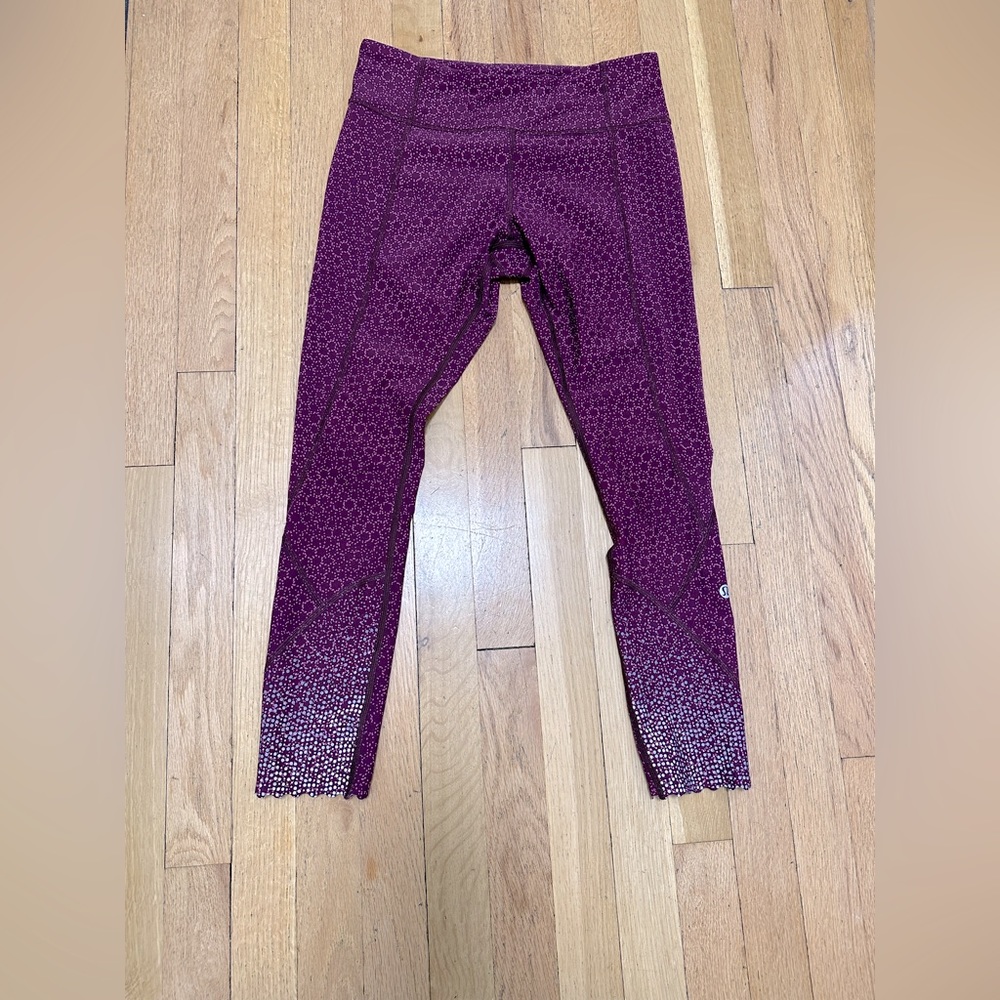 Lululemon Legging. Darn pink, scallop, 25 inch length, size 8, reflective EUC